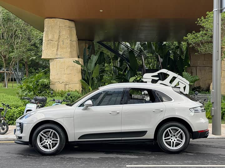Porsche Macan 2022 Macan 2.0 T — фото 4