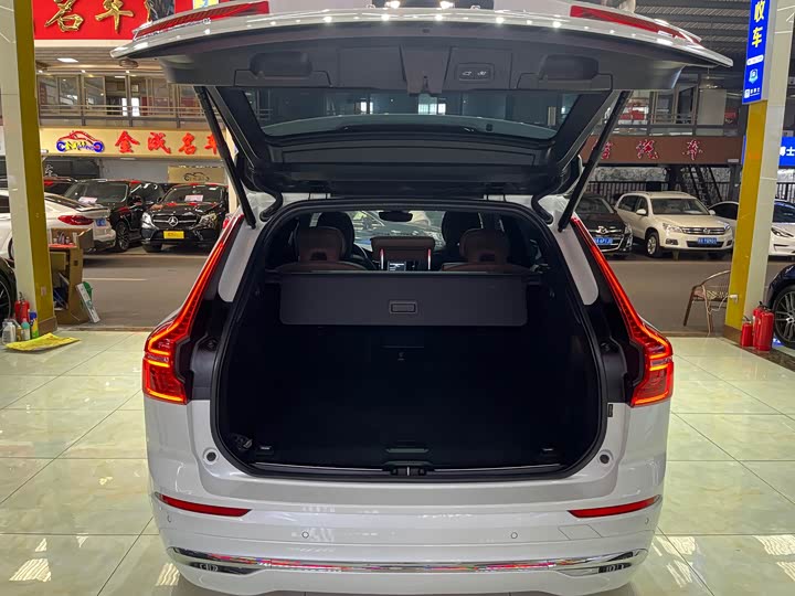 Volvo XC60 2023 B 5 4 WD — фото 24