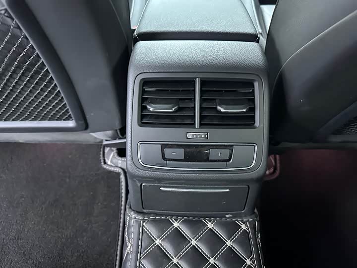 Audi A4L 40 TFSI люкс-динамик — фото 14