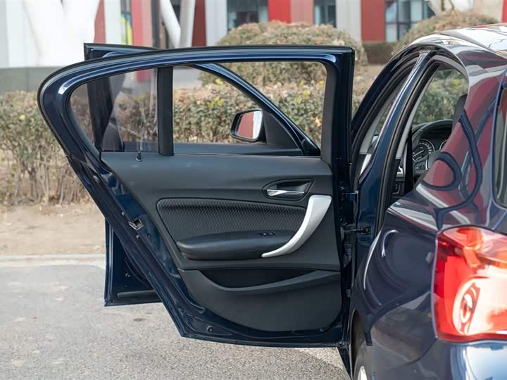 BMW 1-Series 2015 120i Leading — фото 45