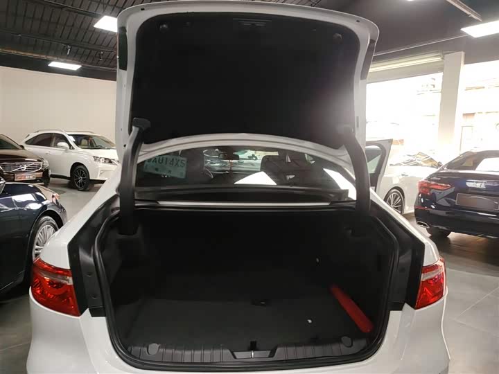 Jaguar XFL 2020 XFL 2.0 T P 200 2 WD — фото 9