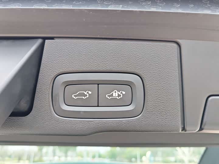 Volvo XC60 2026 B 5 4 WD — фото 40
