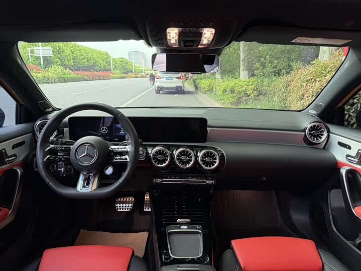Mercedes-Benz A-Class 2024 AMG A 35 4 MATIC — фото 8