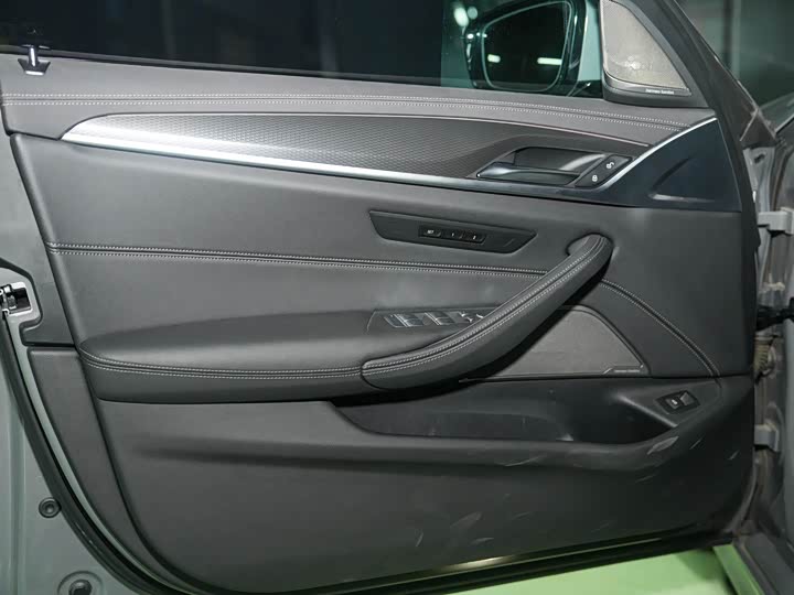 BMW 5 Series — фото 10