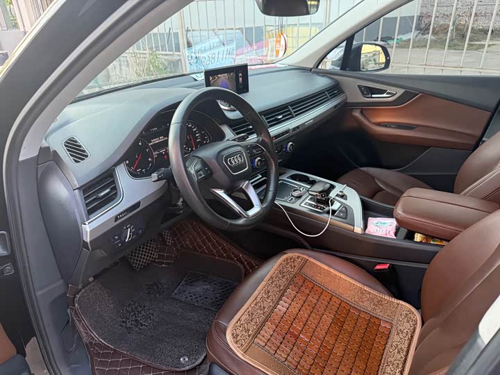 Audi Q7 40 TFSI комфорт — фото 10