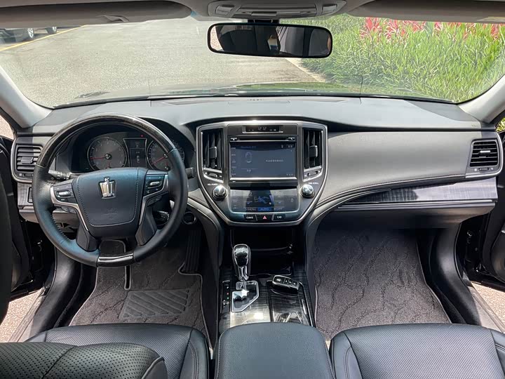 Toyota Crown — фото 10