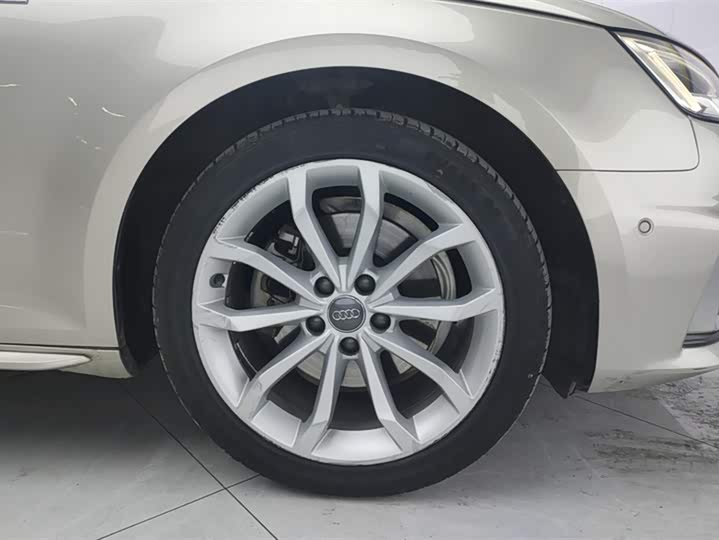 Audi A4L 2018 30 40 TFSI — фото 6