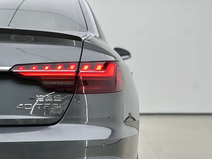 Audi A4L 2022 40 TFSI — фото 3