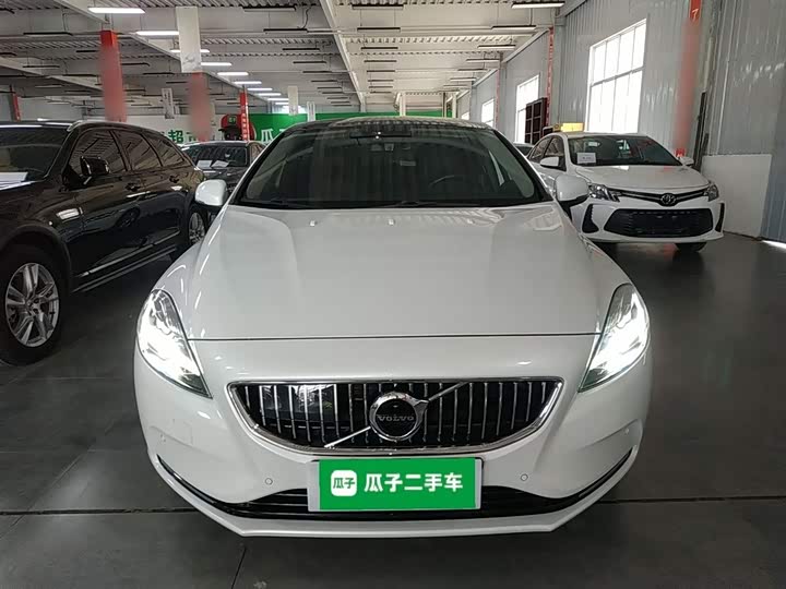 Volvo V40 2019 T 3 — фото 3