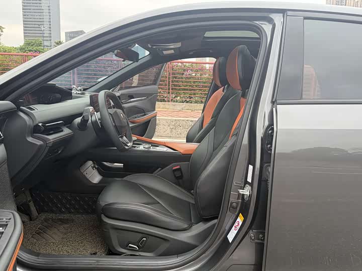 Changan UNI-V 2022 1.5 T Premium — фото 9
