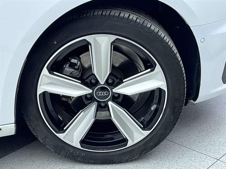 Audi A4L 2022 40 TFSI — фото 7