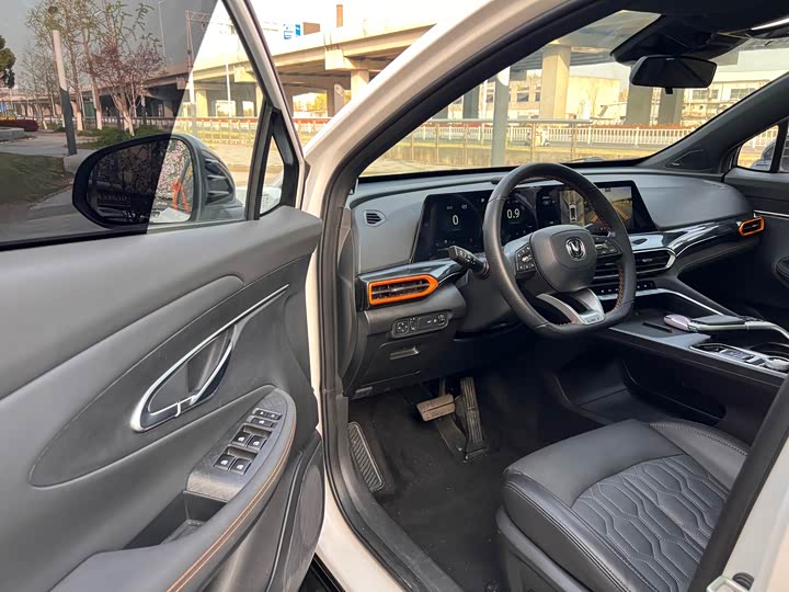 Changan UNI-T 2022 1.5 T Flagship — фото 20