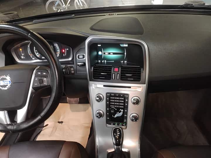 Volvo XC60 2017 T 5 AWD — фото 9