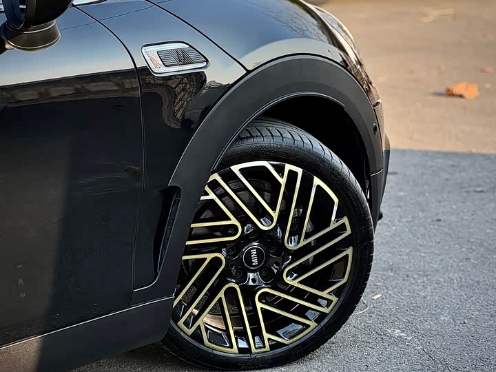 MINI Clubman — фото 3