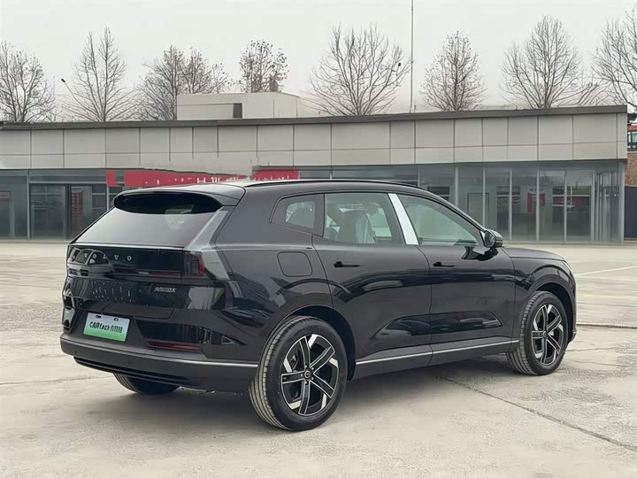 Volvo XC70 Hybrid 2026 2 WD Core — фото 3