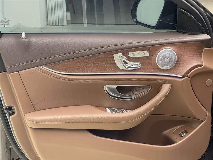 Mercedes-Benz E-Class 2020 E 300 L Luxury — фото 12