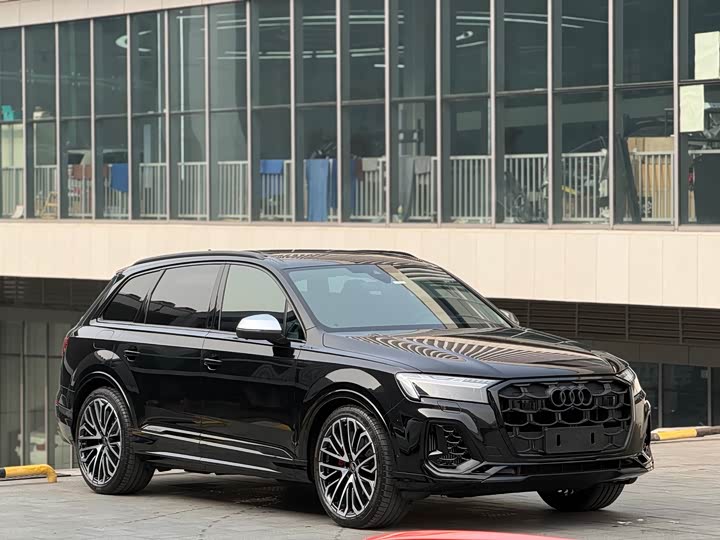 Audi SQ7 2024 4.0 TFSI — фото 3