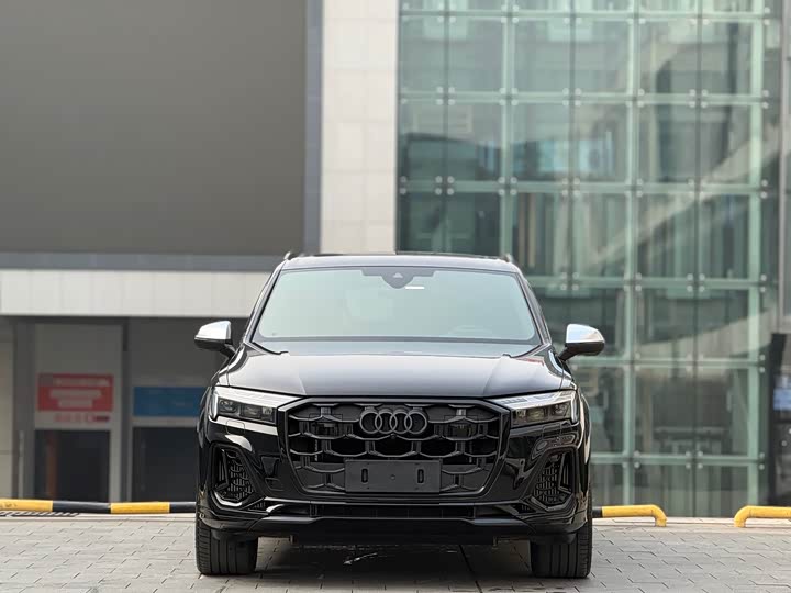 Audi SQ7 2024 4.0 TFSI — фото 5