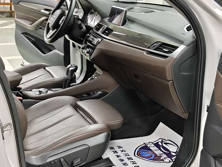 BMW X1 2019 x Drive 20 Li — фото 12