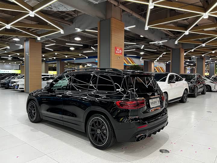Mercedes-Benz GLB 2024 AMG GLB 35 4 MATIC — фото 3