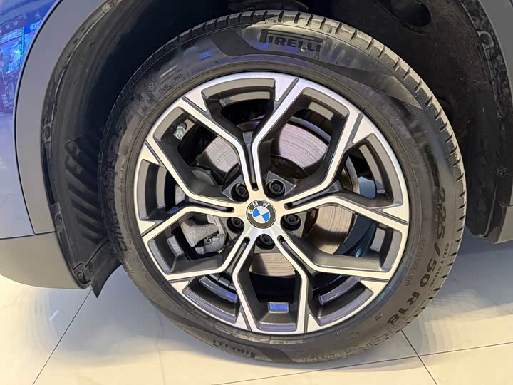 BMW X1 2022 s Drive 25 Li Leading — фото 14