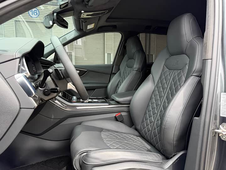 Audi SQ7 2024 4.0 TFSI — фото 8