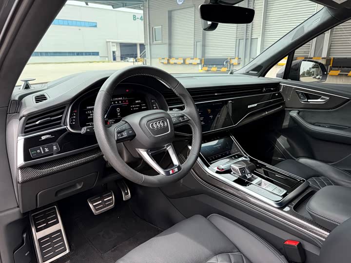Audi SQ7 2024 4.0 TFSI — фото 7