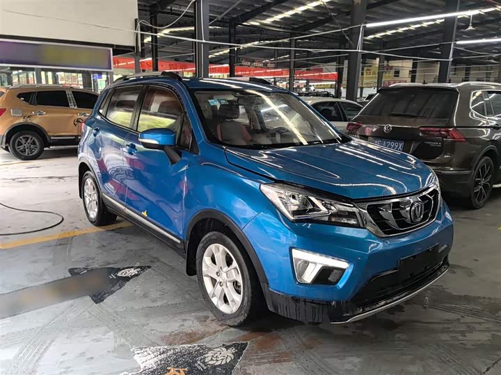 Changan CS15 2016 1.5 L MT — фото 4