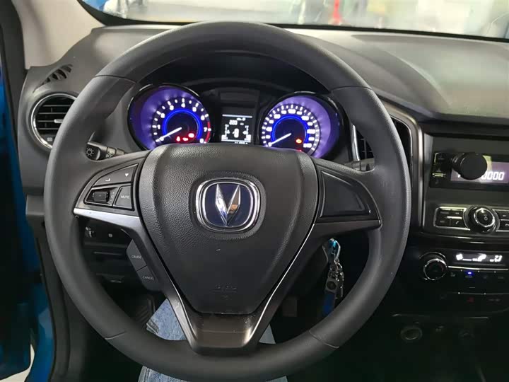 Changan CS15 2016 1.5 L MT — фото 11
