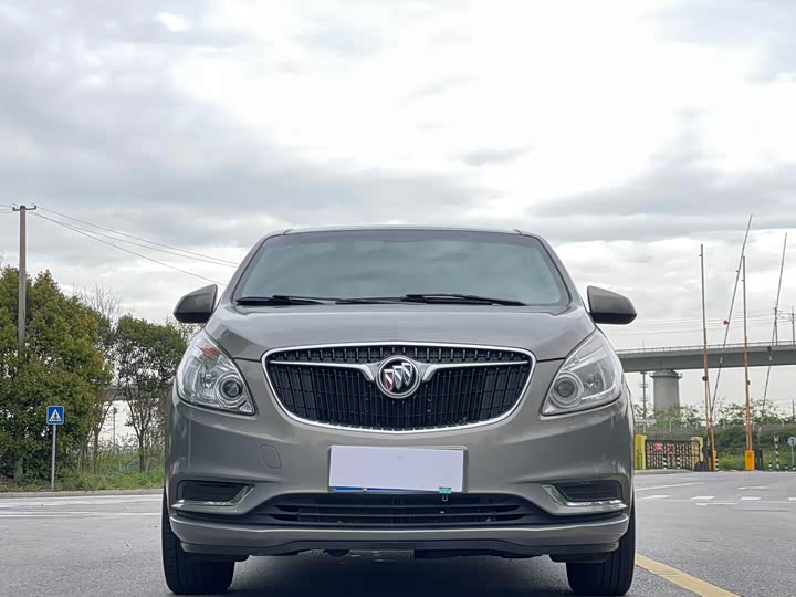 Buick GL 8 2017 25 S Luxury V
