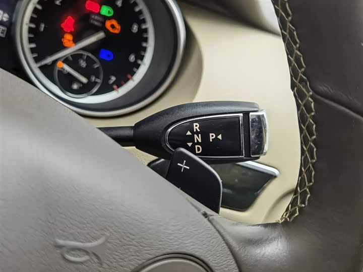 Mercedes-Benz R-Class R 320 4MATIC — фото 13