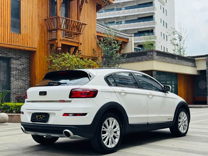 Qoros 3 2015 SUV 1.6 T AT — фото 8