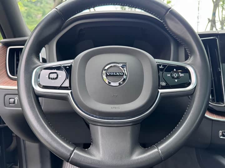 Volvo XC60 2021 T 5 4 WD — фото 18