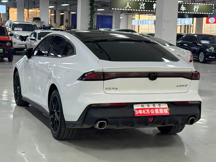 Changan UNI-V 2023 1.5 T Premium — фото 5