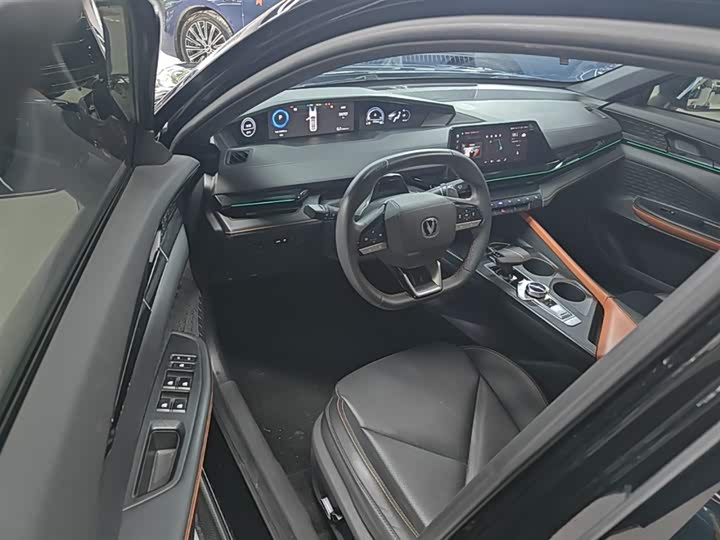 Changan UNI-V 2022 1.5 T Premium — фото 16