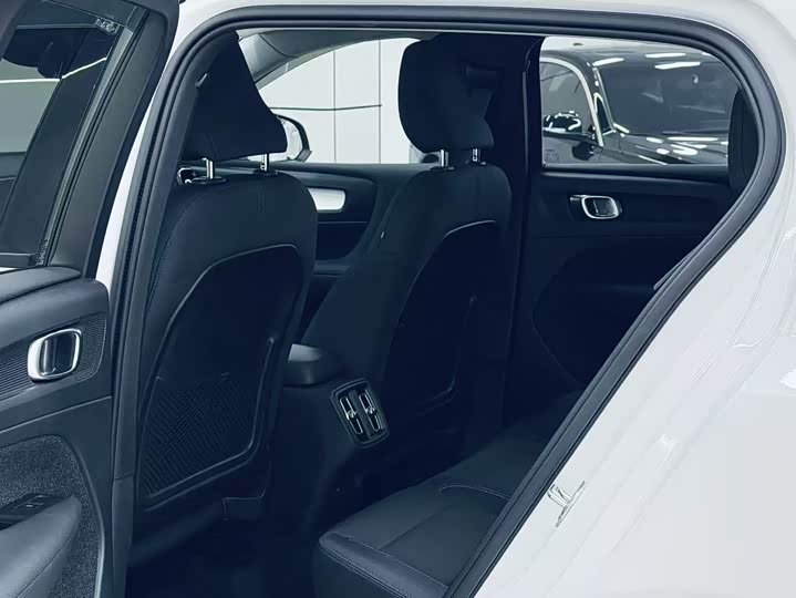 Volvo XC40 2022 T 4 WD — фото 10