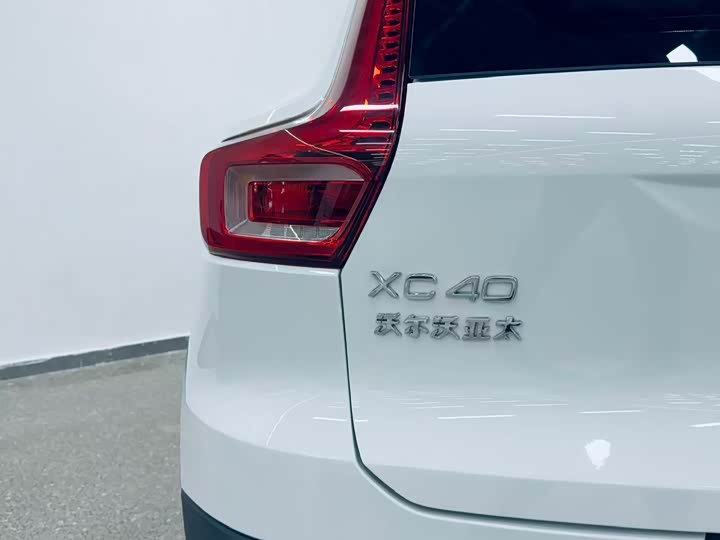 Volvo XC40 2022 T 4 WD — фото 13