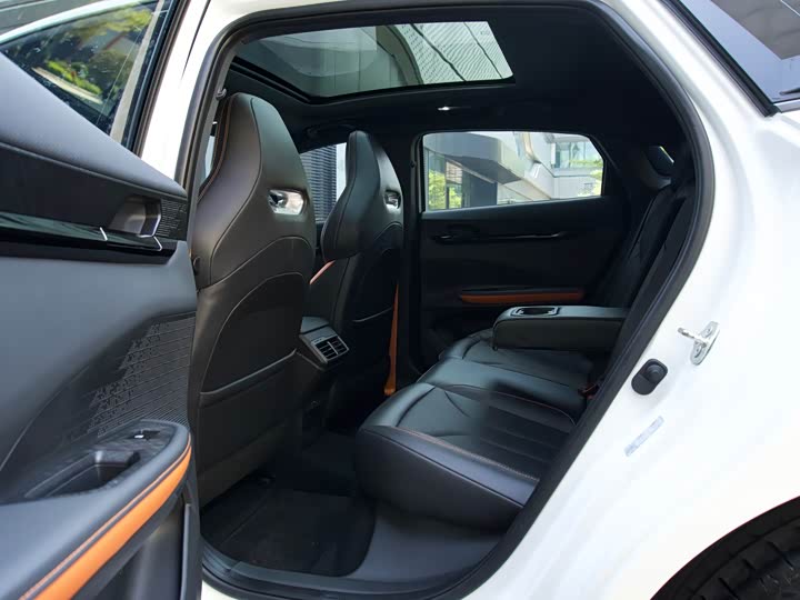 Changan UNI-V 2023 1.5 T Premium — фото 11
