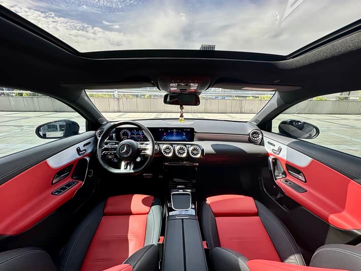 Mercedes-Benz A-Class 2024 AMG A 35 L 4 MATIC — фото 7