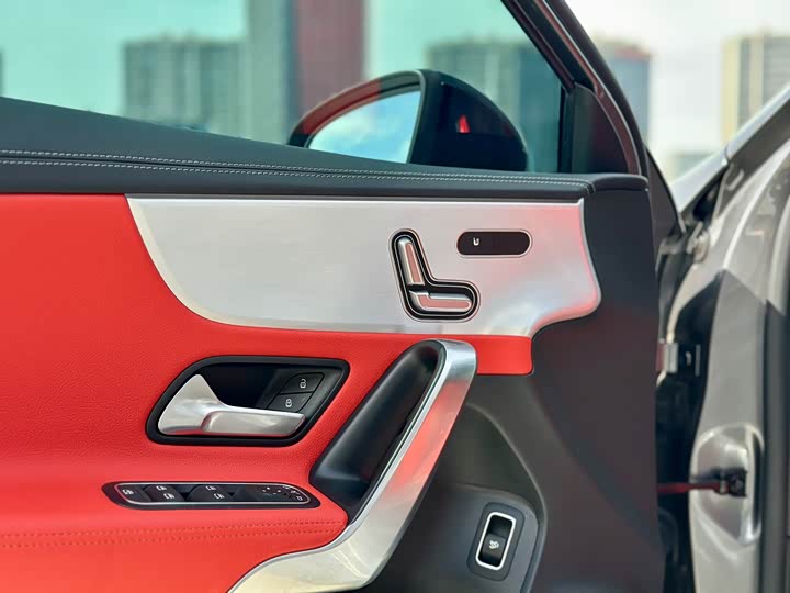 Mercedes-Benz A-Class 2024 AMG A 35 L 4 MATIC — фото 10