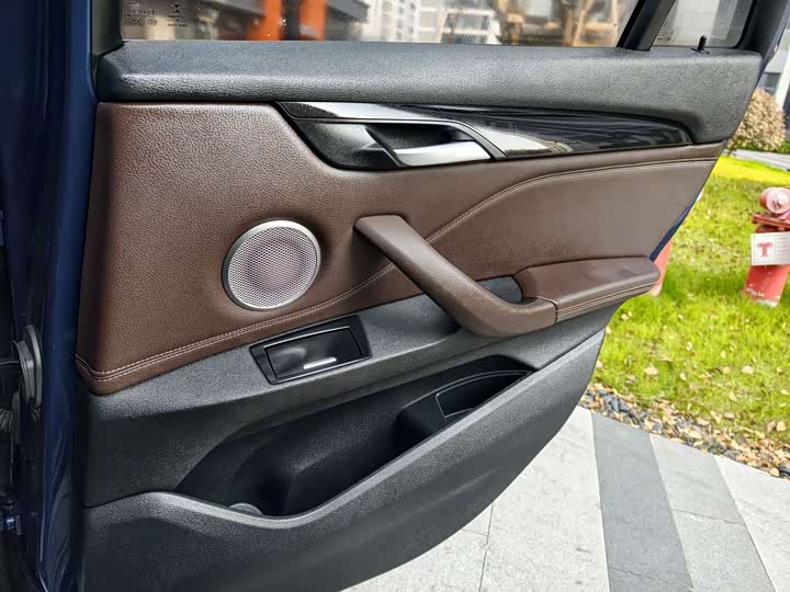 BMW X1 2021 s Drive 25 Li Leading — фото 17