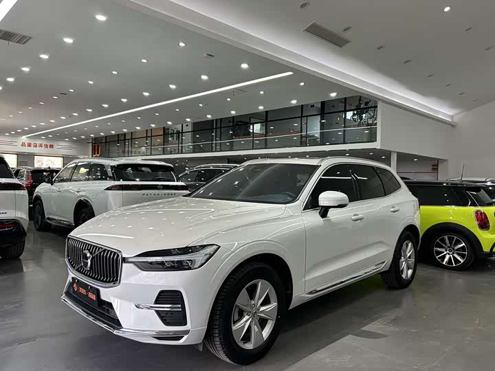 Volvo XC60 2022 B 5 4 WD — фото 1