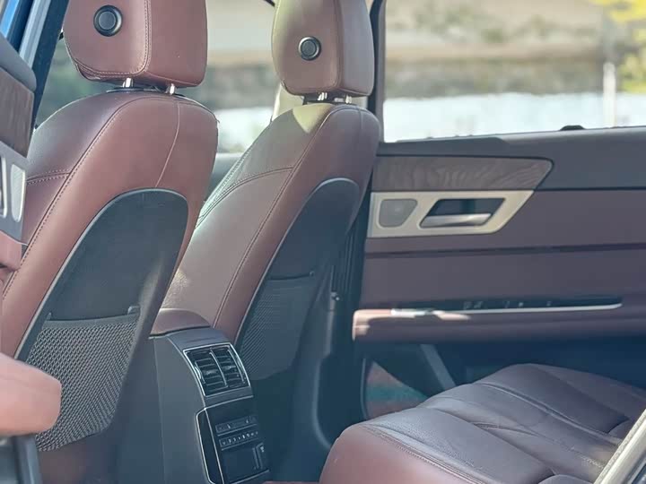 Jaguar XFL 2018 XFL 2.0 T 250 PS — фото 13