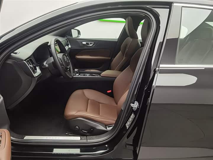 Volvo S60 2025 B 4 — фото 10