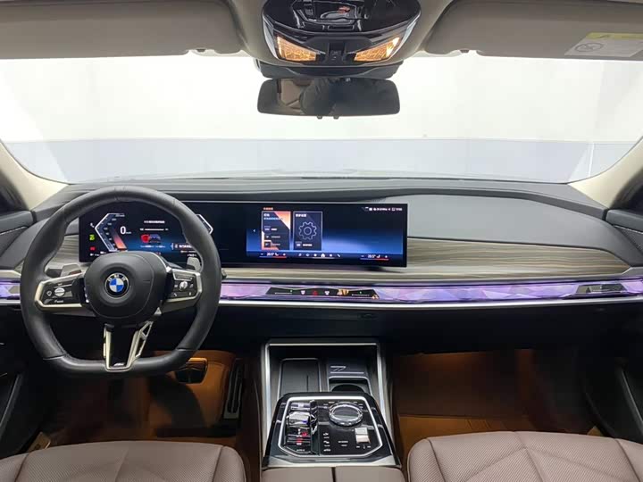 BMW 7-Series 2023 735 Li M — фото 13
