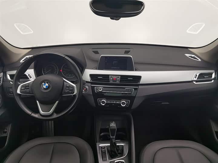 BMW X1 2018 s Drive 20 Li Leading — фото 5