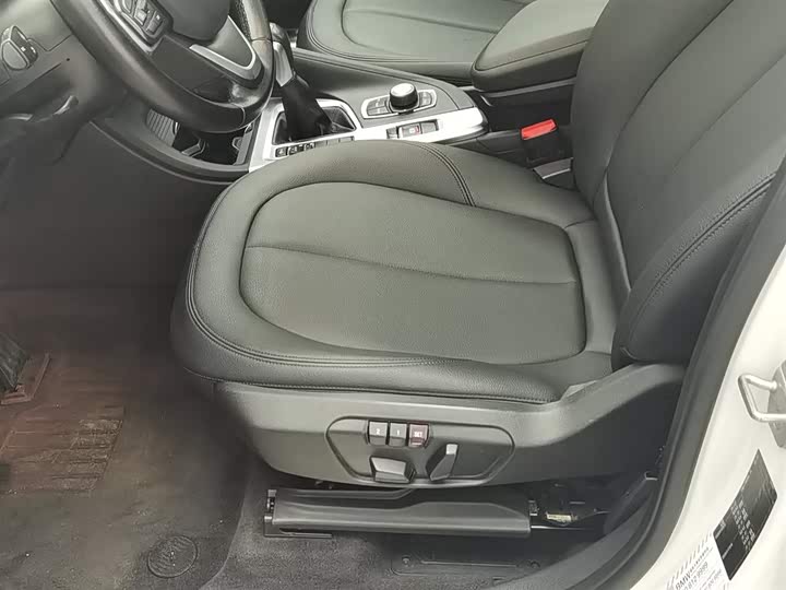 BMW X1 2018 s Drive 20 Li Leading — фото 20
