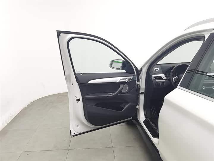BMW X1 2018 s Drive 20 Li Leading — фото 8