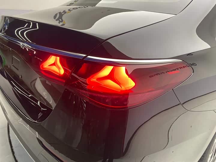 Mercedes-Benz E-Class 2024 E 300 L Luxury — фото 10