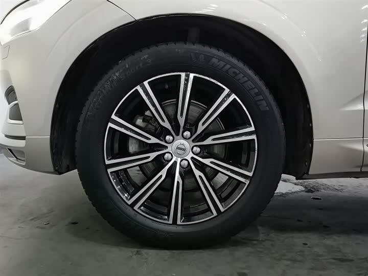 Volvo XC60 2018 T 5 4 WD — фото 17